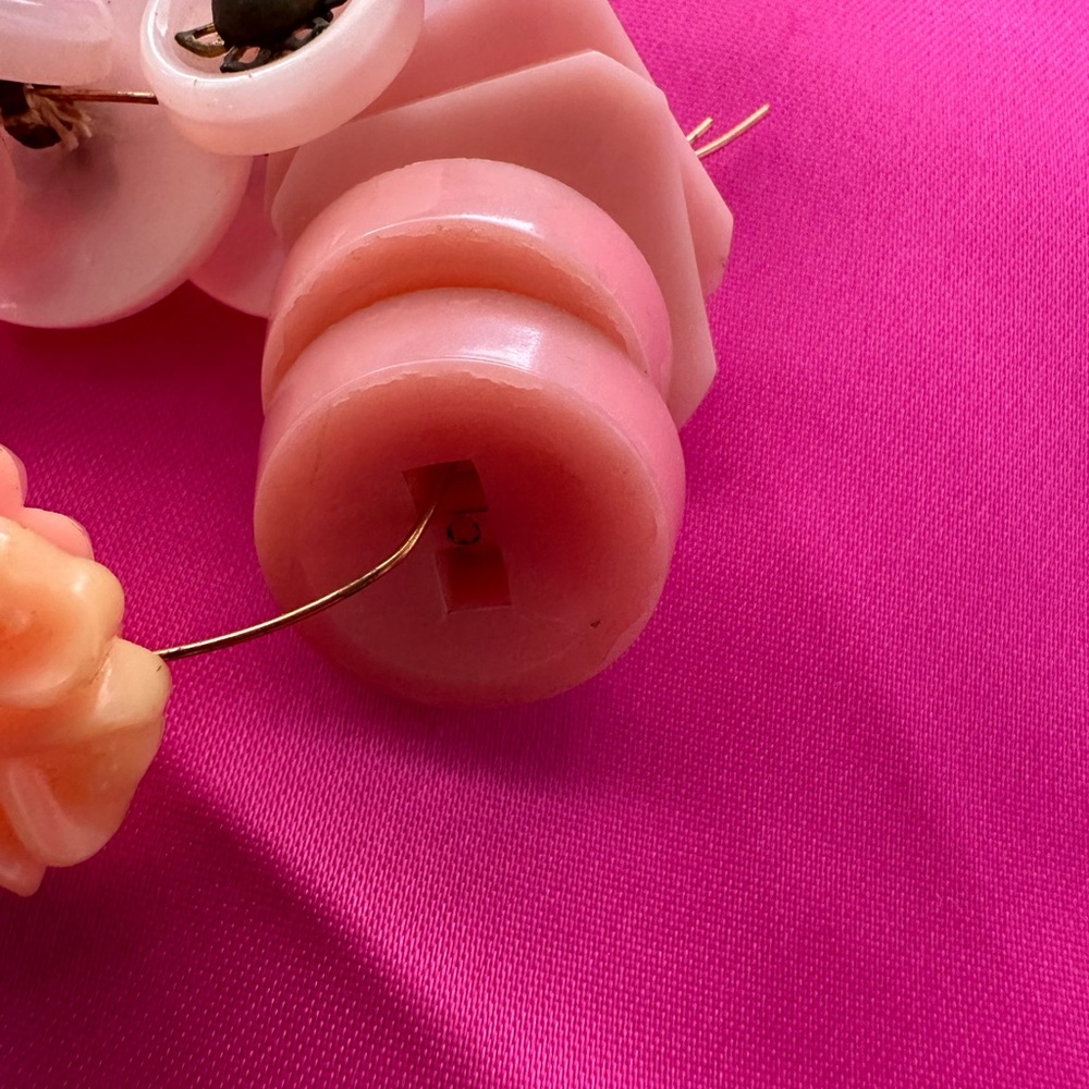 * Bundle 3 for 1 -Vintage Multiple Design Set of 16 Pink Buttons. - Picture 7 of 9